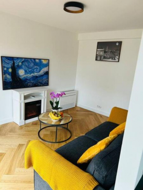 An Exceptional Apartment, 20 Min Paris, 10 Min Orly Airport, 30 Min Disney, 25 Min Versailles, Parking free